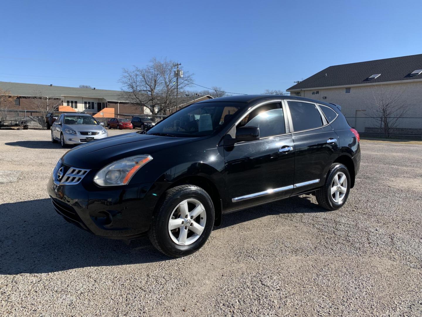 2013 Black /gray Nissan Rogue S 2WD (JN8AS5MT6DW) with an 2.5L L4 DOHC 16V engine, AUTOMATIC transmission, located at 1830 North Belt Line Road, Irving, TX, 75061, (469) 524-0199, 32.834373, -96.993584 - Photo#4