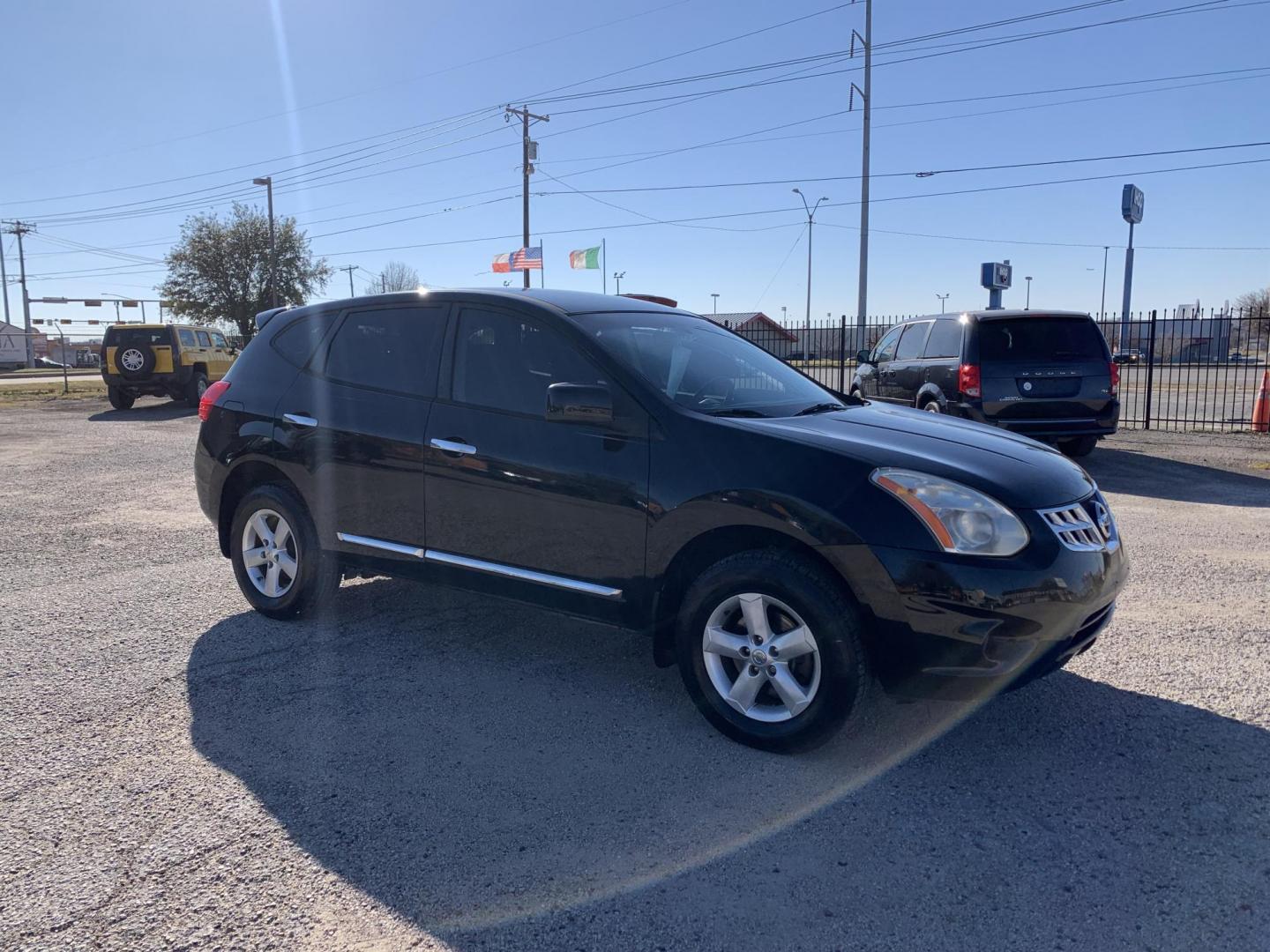 2013 Black /gray Nissan Rogue S 2WD (JN8AS5MT6DW) with an 2.5L L4 DOHC 16V engine, AUTOMATIC transmission, located at 1830 North Belt Line Road, Irving, TX, 75061, (469) 524-0199, 32.834373, -96.993584 - Photo#6