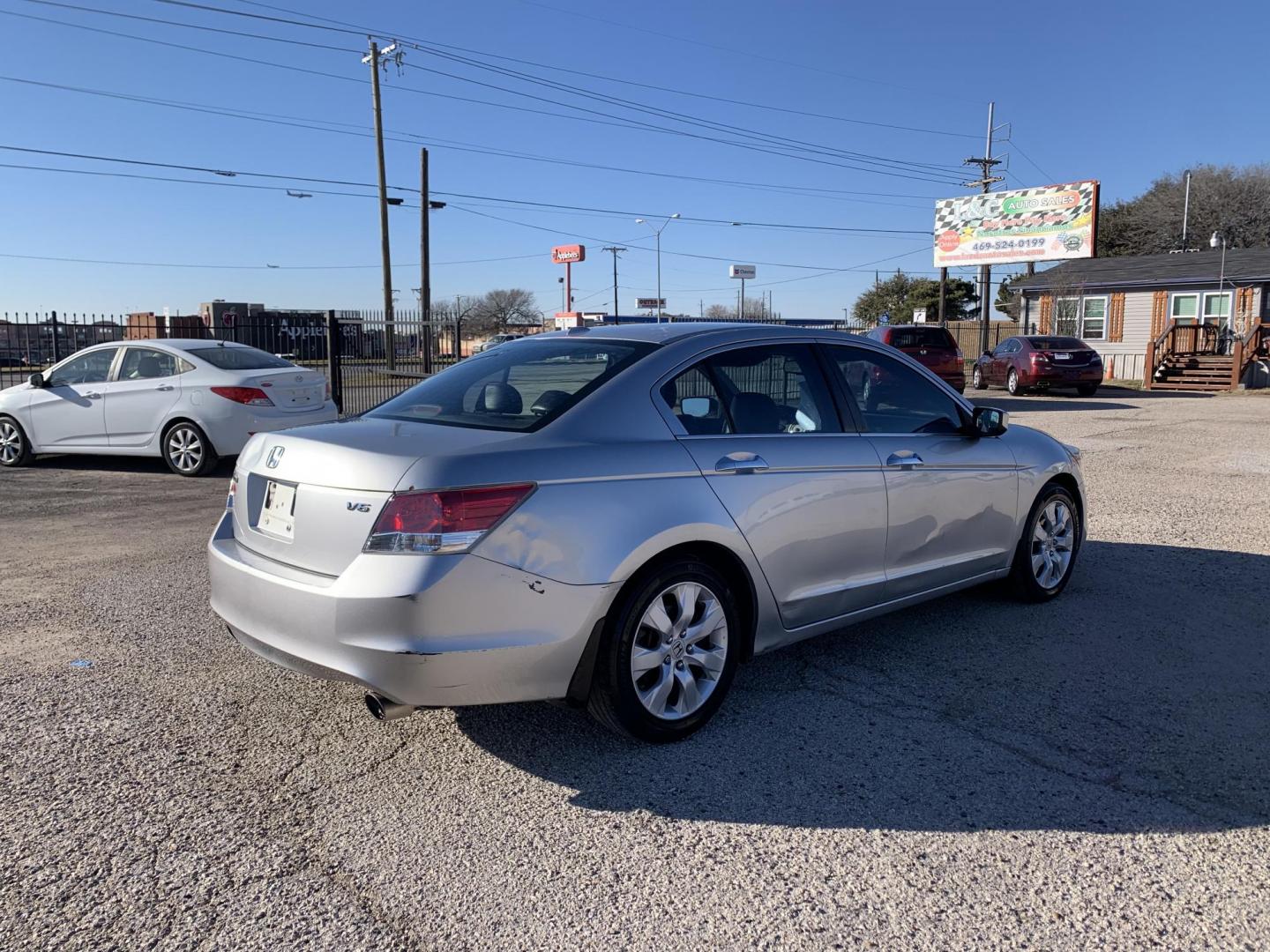 2009 SILVER /Black Honda Accord EX-L V-6 Sedan (1HGCP36879A) with an 3.5L V6 SOHC 24V engine, AUTOMATIC transmission, located at 1830 North Belt Line Road, Irving, TX, 75061, (469) 524-0199, 32.834373, -96.993584 - Photo#0