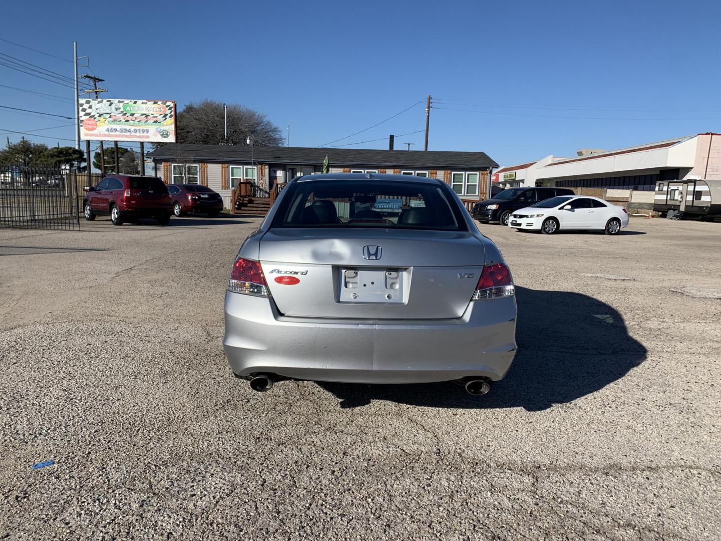 2009 SILVER /Black Honda Accord EX-L V-6 Sedan (1HGCP36879A) with an 3.5L V6 SOHC 24V engine, AUTOMATIC transmission, located at 1830 North Belt Line Road, Irving, TX, 75061, (469) 524-0199, 32.834373, -96.993584 - Photo#3