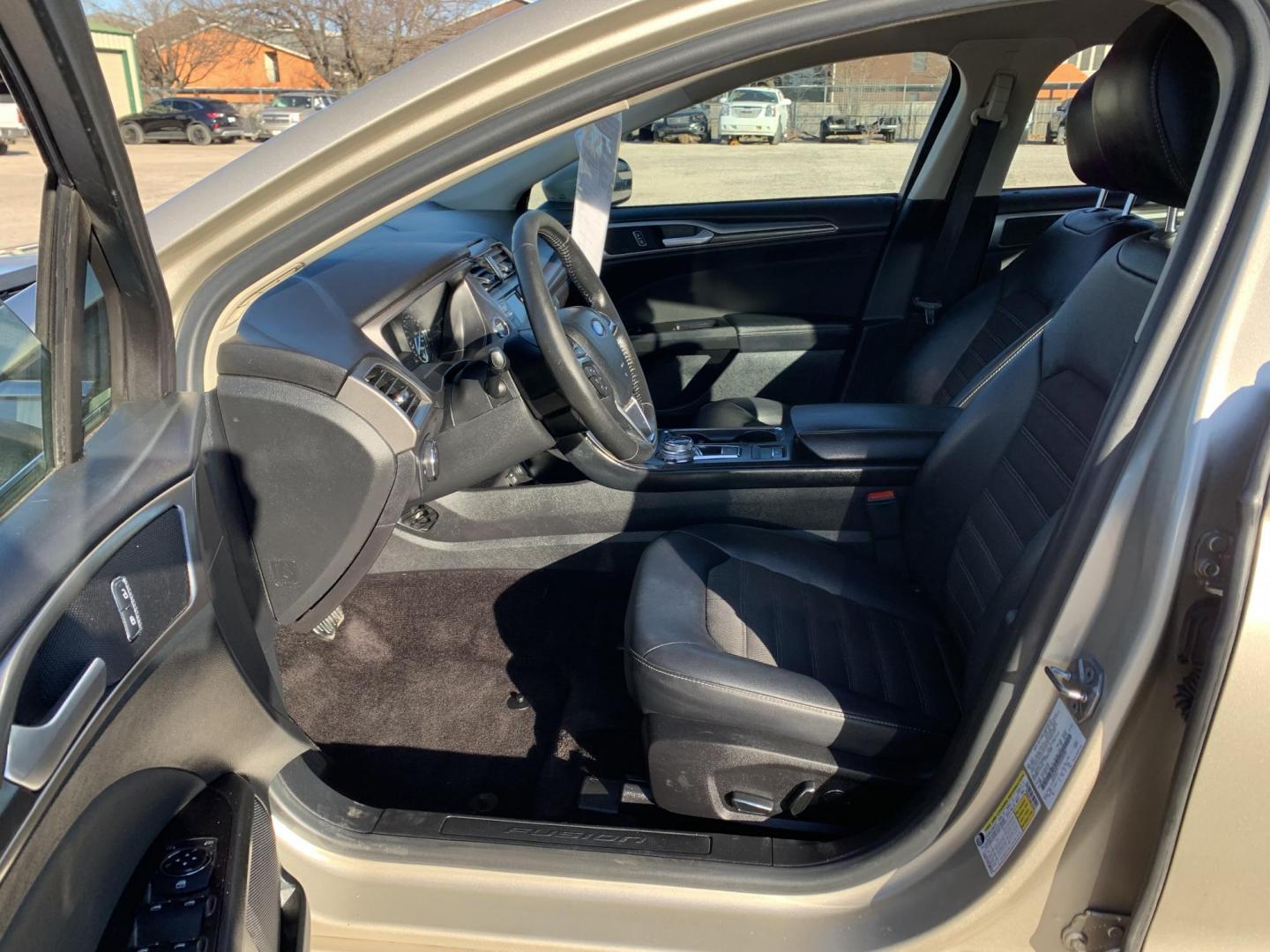 2017 Gold /Black Ford Fusion SE (3FA6P0H7XHR) with an 2.5L L4 DOHC 16V engine, AUTOMATIC transmission, located at 1830 North Belt Line Road, Irving, TX, 75061, (469) 524-0199, 32.834373, -96.993584 - Photo#7