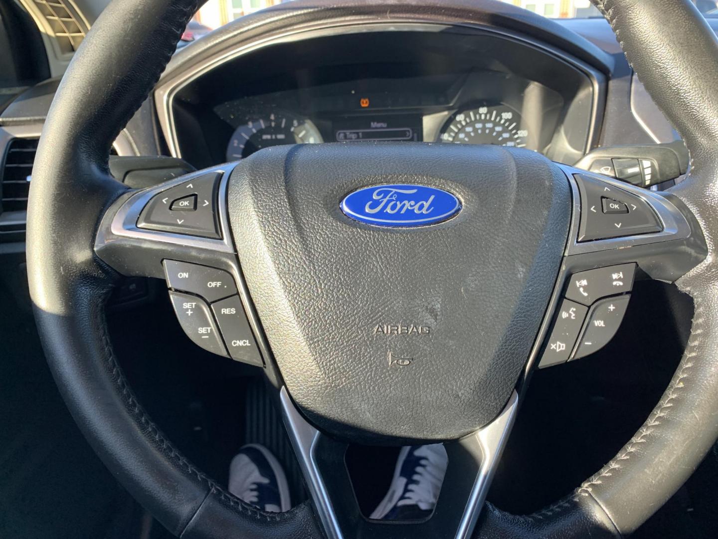 2017 Gold /Black Ford Fusion SE (3FA6P0H7XHR) with an 2.5L L4 DOHC 16V engine, AUTOMATIC transmission, located at 1830 North Belt Line Road, Irving, TX, 75061, (469) 524-0199, 32.834373, -96.993584 - Photo#13