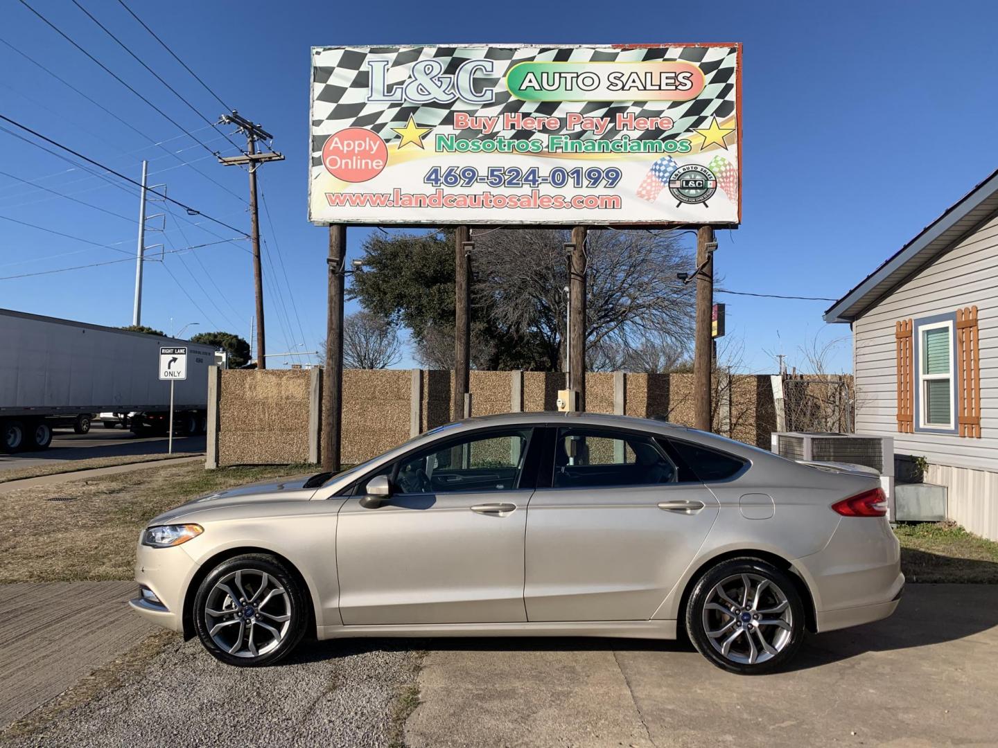 2017 Gold /Black Ford Fusion SE (3FA6P0H7XHR) with an 2.5L L4 DOHC 16V engine, AUTOMATIC transmission, located at 1830 North Belt Line Road, Irving, TX, 75061, (469) 524-0199, 32.834373, -96.993584 - Photo#0