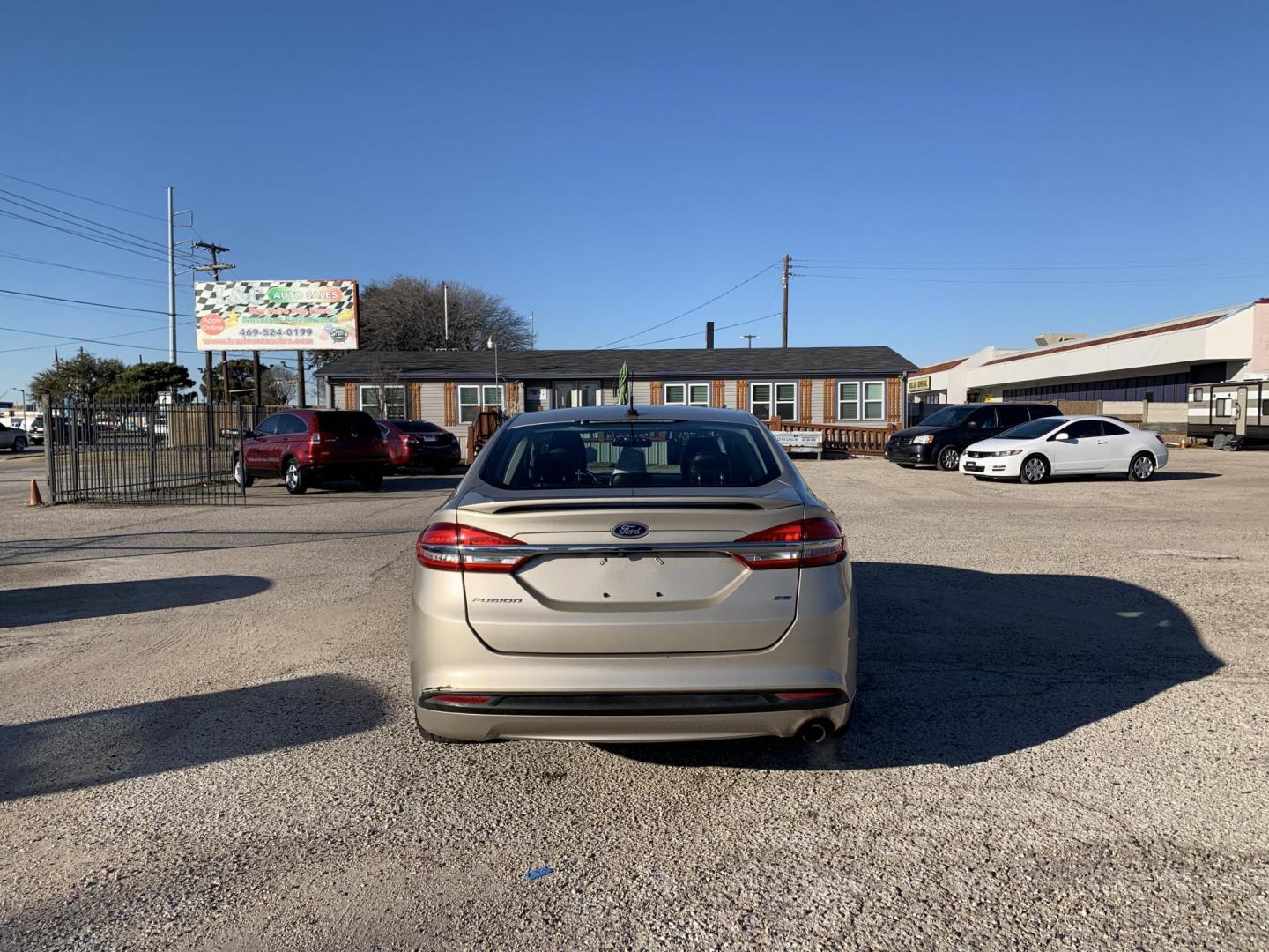 2017 Gold /Black Ford Fusion SE (3FA6P0H7XHR) with an 2.5L L4 DOHC 16V engine, AUTOMATIC transmission, located at 1830 North Belt Line Road, Irving, TX, 75061, (469) 524-0199, 32.834373, -96.993584 - Photo#4